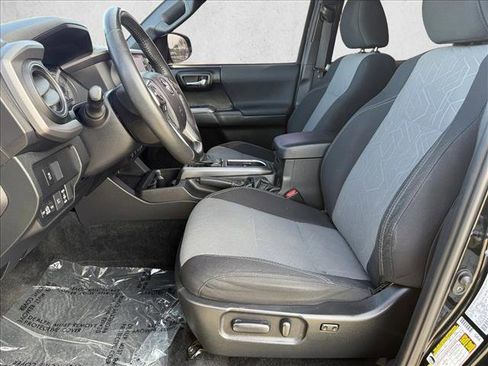 Used 2021 Toyota Tacoma TRD Off-Road image 10