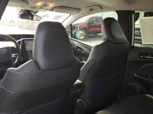 Used 2021 Toyota Prius Prime XLE image 14