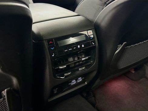 Used 2023 Jeep Grand Cherokee Overland w/ Luxury Tech Group IV image 31