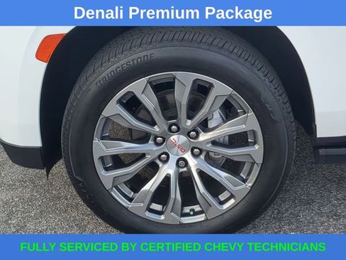 Used 2021 GMC Yukon Denali w/ Denali Premium Package image 17