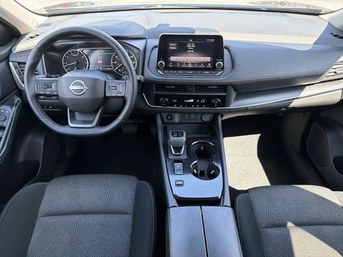 Certified 2025 Nissan Rogue SV image 4