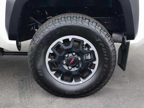 Used 2024 Toyota Tacoma TRD Off-Road AWD/4WD image 10