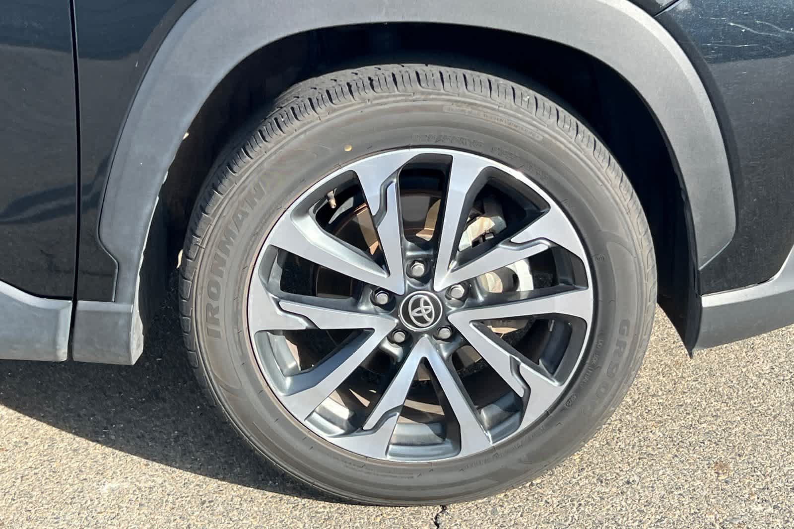 Used 2025 Toyota Corolla Cross XLE AWD/4WD image 18