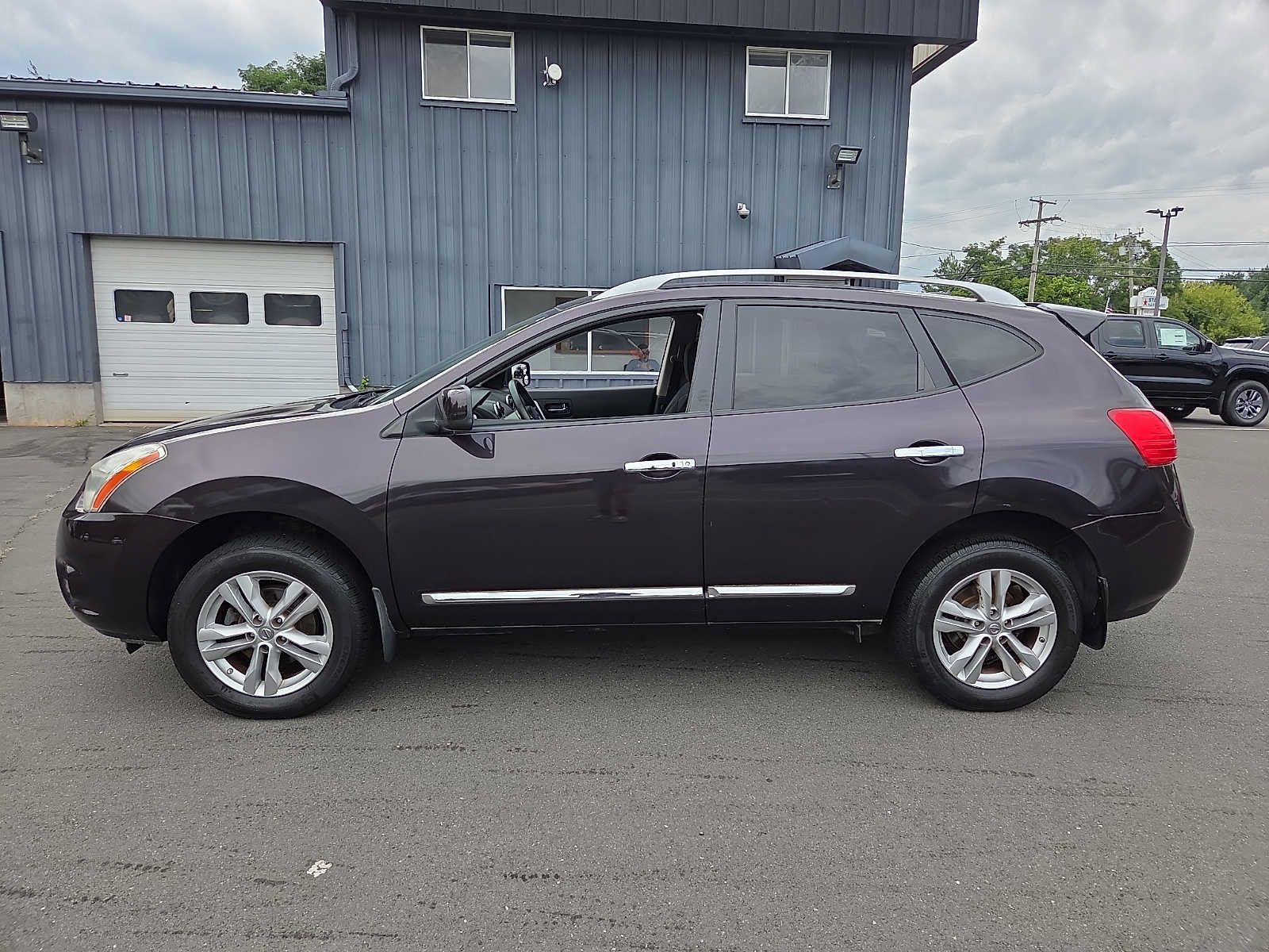 Used 2013 Nissan Rogue SV AWD/4WD image 7