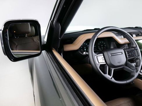 New 2026 Land Rover Defender 130 X-Dynamic SE image 25