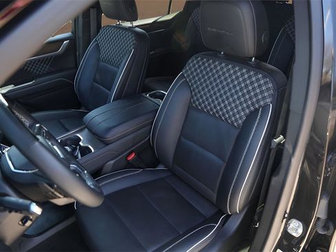 Used 2024 GMC Acadia Denali w/ Super Cruise Package image 7