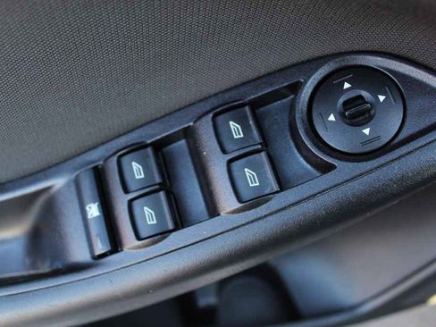 Used 2018 Ford Focus SE image 12