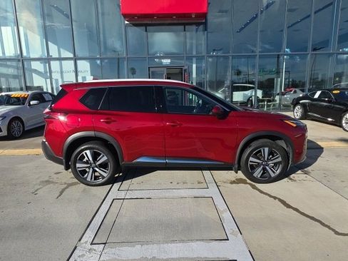 Used 2023 Nissan Rogue SL w/ SL Premium Package image 4