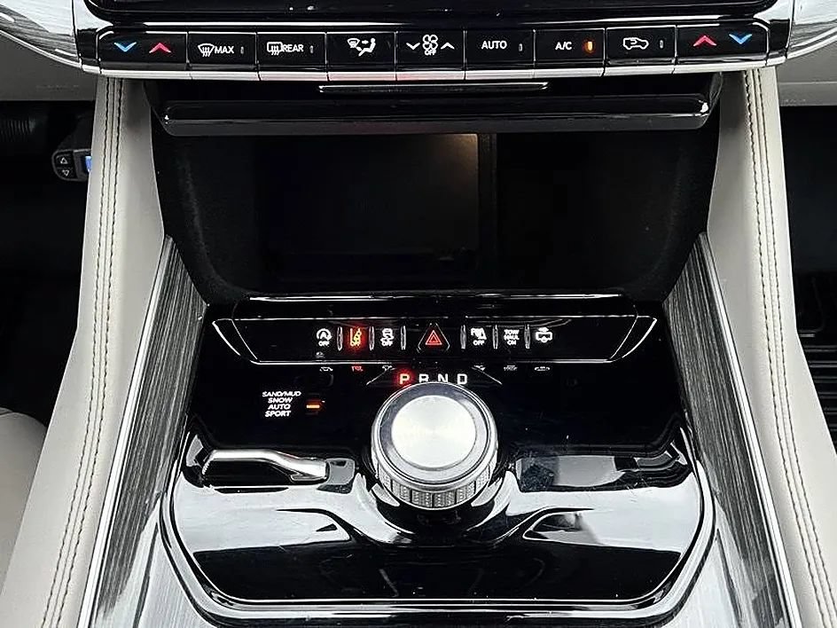 Used 2022 Jeep Wagoneer Series II AWD/4WD image 34