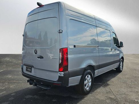 Used 2025 Mercedes-Benz Sprinter 2500 image 3