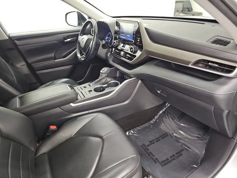 Used 2020 Toyota Highlander XLE AWD/4WD image 38