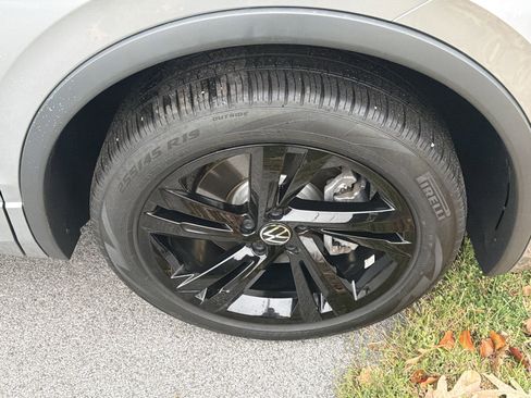 Used 2023 Volkswagen Tiguan SE R-Line image 71