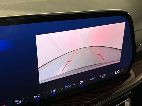 Certified 2025 Chevrolet Traverse Z71 AWD/4WD image 31