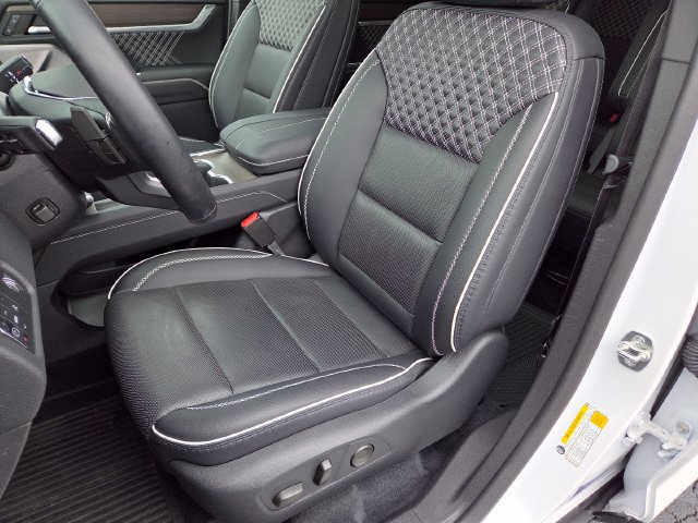 Used 2024 GMC Acadia Denali w/ Super Cruise Package FWD image 28