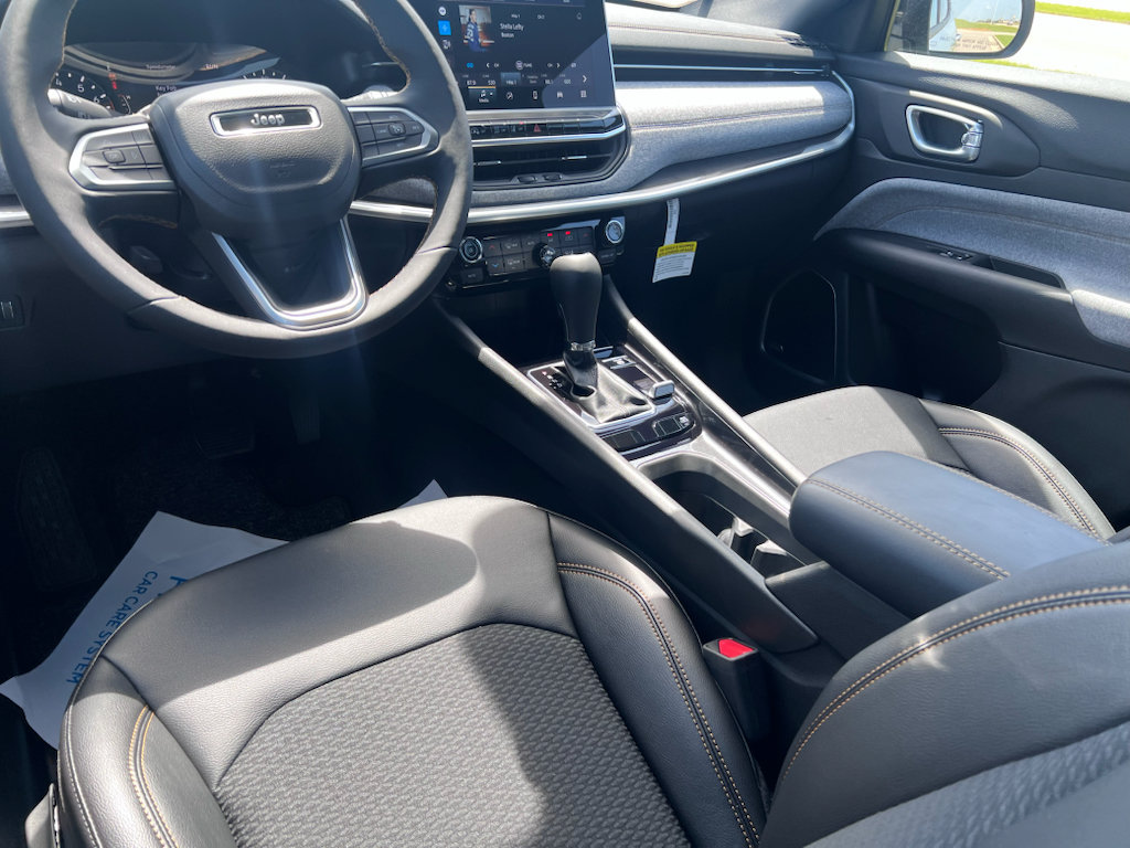 New 2026 Jeep Compass Latitude AWD/4WD image 18