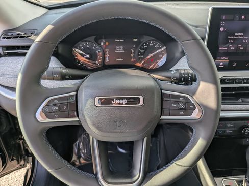 Used 2022 Jeep Compass Latitude FWD image 26