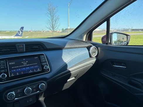 Used 2025 Nissan Versa SV image 33