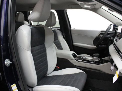 New 2025 Mitsubishi Outlander SE image 19