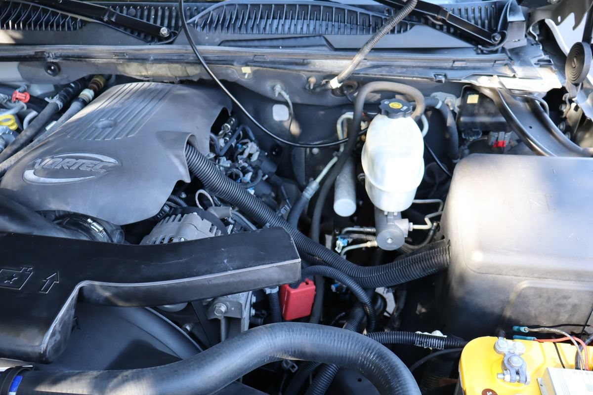 Used 2004 Chevrolet Suburban LS w/ Preferred Equipment Group AWD/4WD image 37