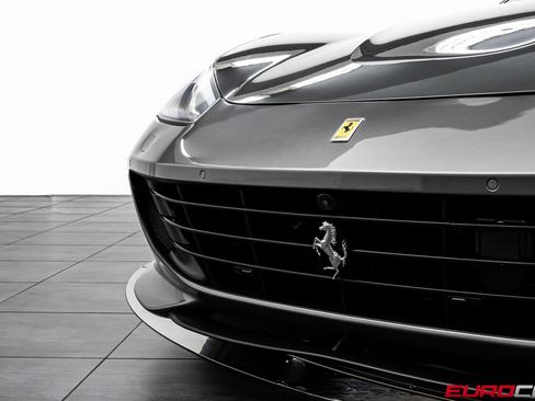 Used 2020 Ferrari GTC4Lusso V12 *PASSENGER DISPLAY * CARBO image 10