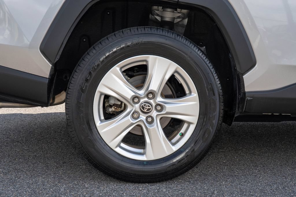 Used 2021 Toyota RAV4 XLE w/ Convenience Package FWD image 35