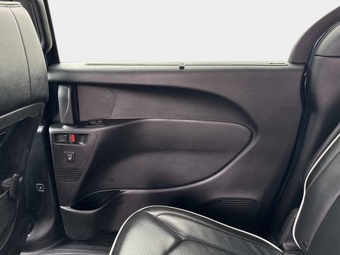 Used 2025 Chrysler Pacifica Limited FWD image 16