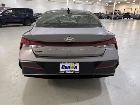 Used 2024 Hyundai Elantra SEL w/ Convenience Package FWD image 7