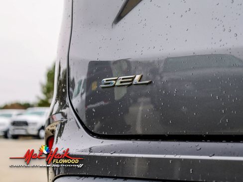 Used 2022 Ford Edge SEL w/ Convenience Package image 6