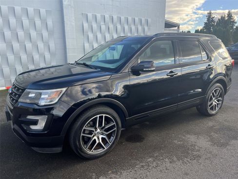 Used 2017 Ford Explorer Sport image 2