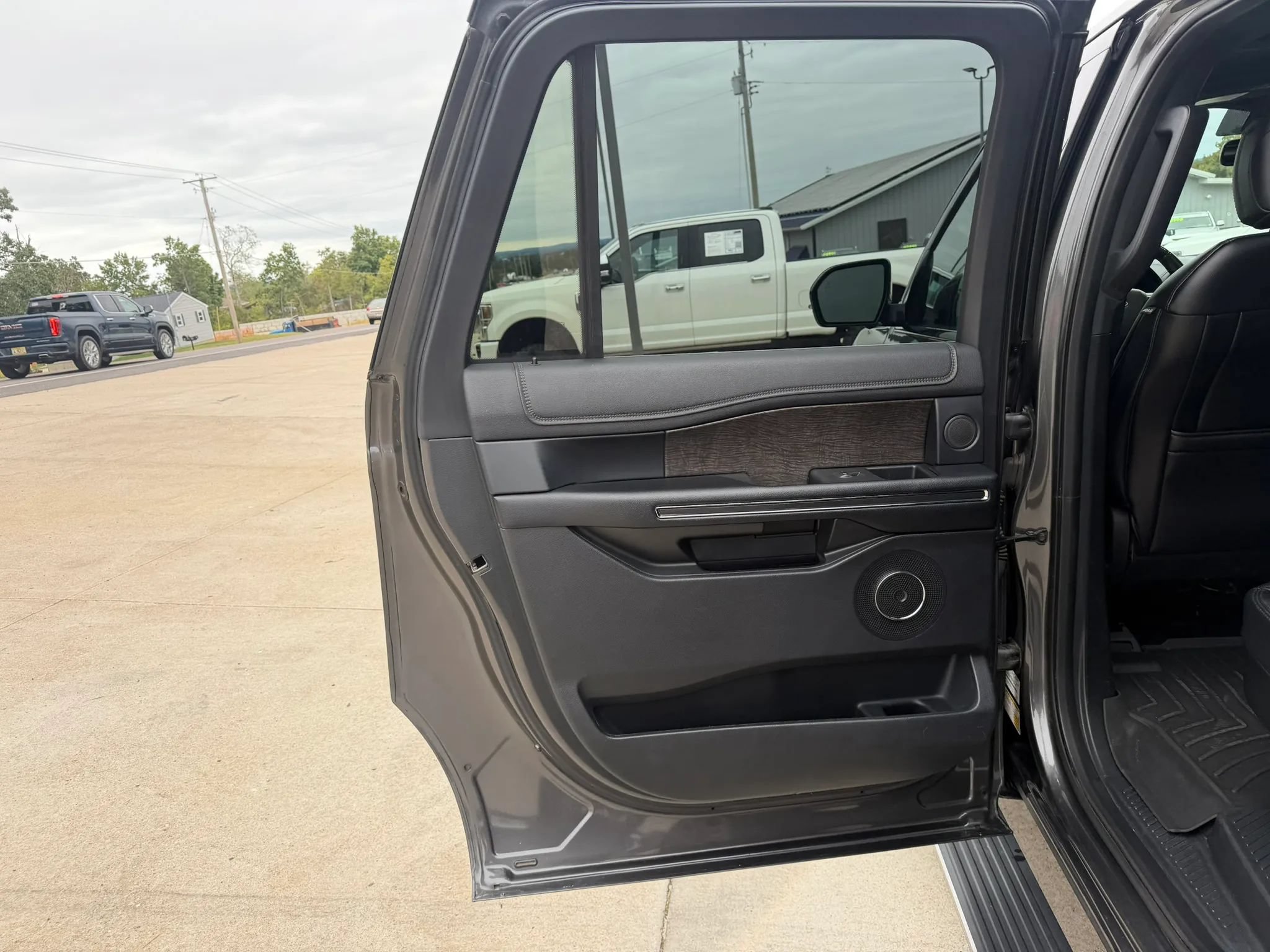 Used 2019 Ford Expedition Max Limited w/ Special Edition Package AWD/4WD image 34
