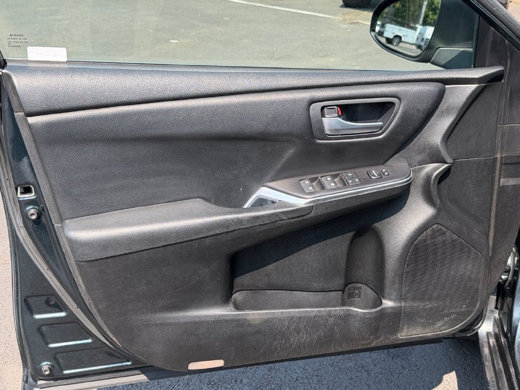 Used 2016 Toyota Camry SE FWD image 20