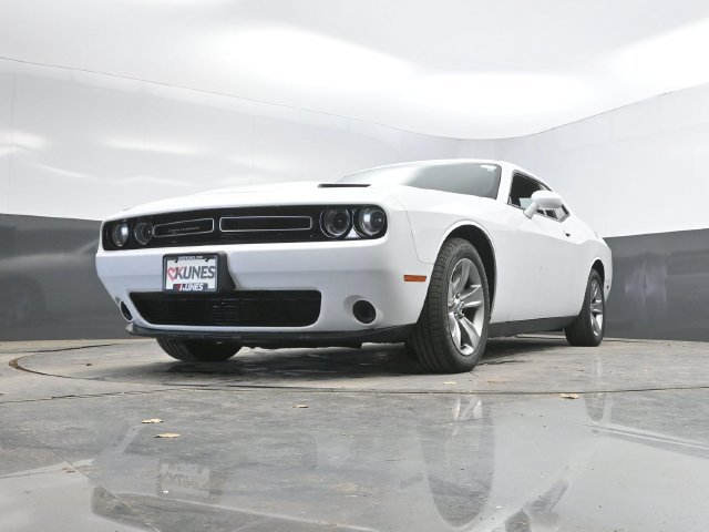 Used 2015 Dodge Challenger SXT RWD image 32