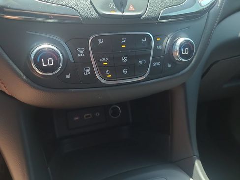 Used 2022 Chevrolet Equinox RS FWD image 24