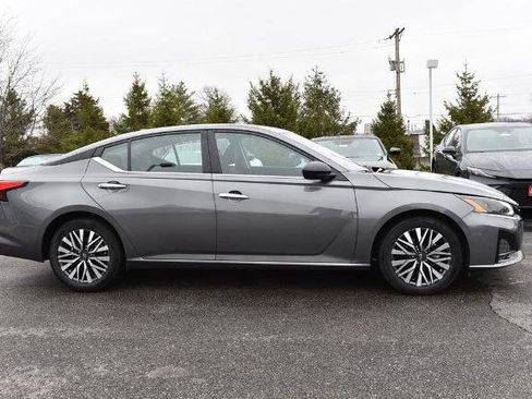 Certified 2025 Nissan Altima 2.5 SV image 5