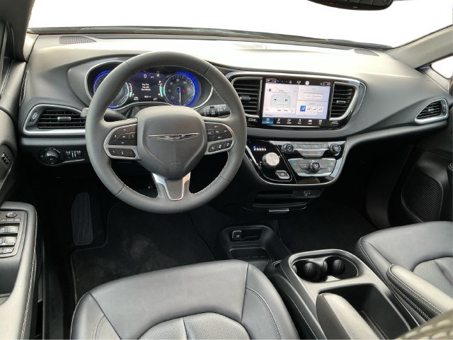 Used 2026 Chrysler Pacifica Select FWD image 30