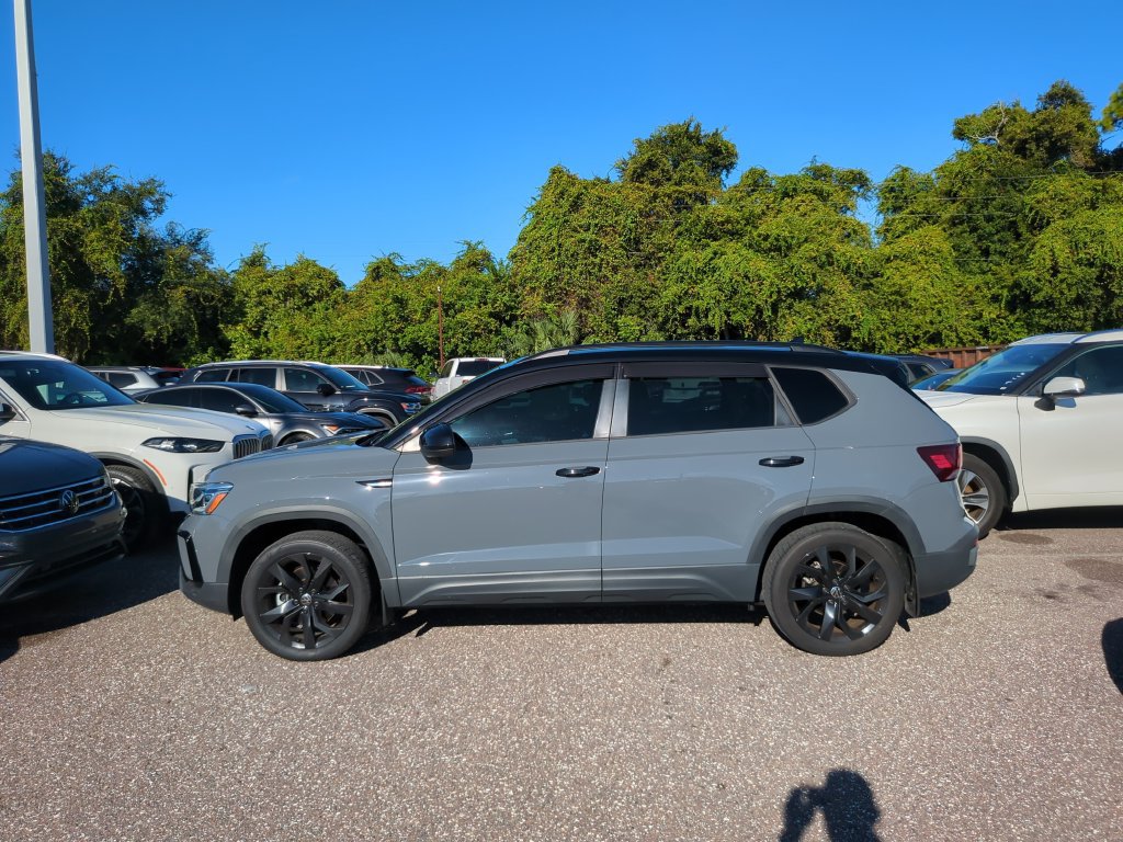 Certified 2024 Volkswagen Taos SE w/ Taos Adventure Package (SXB) FWD image 8