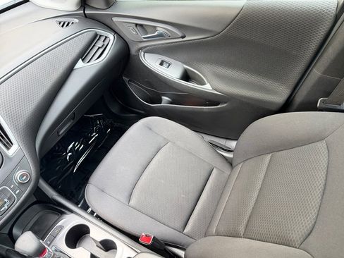 Used 2025 Chevrolet Malibu RS FWD image 17