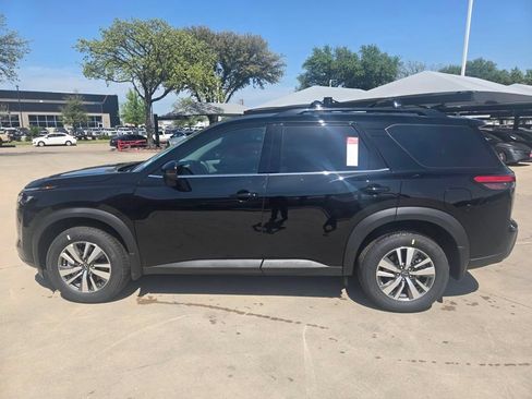 New 2026 Nissan Pathfinder SL FWD image 2