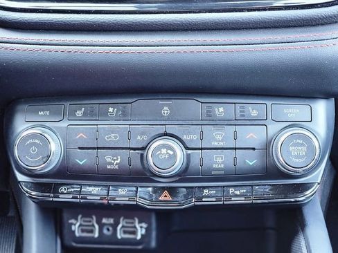 Used 2024 Dodge Durango GT RWD image 21