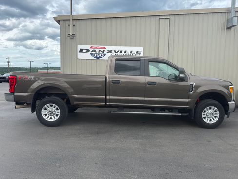 Used 2017 Ford F250 XL w/ STX Appearance Package AWD/4WD image 2