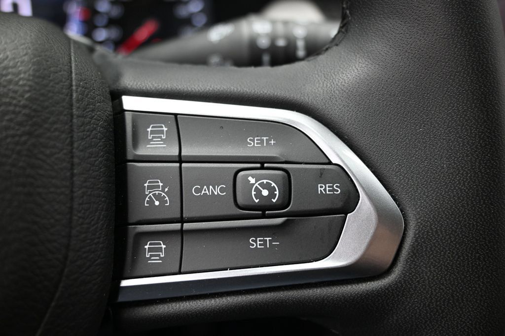 Used 2025 Jeep Compass Limited AWD/4WD image 25