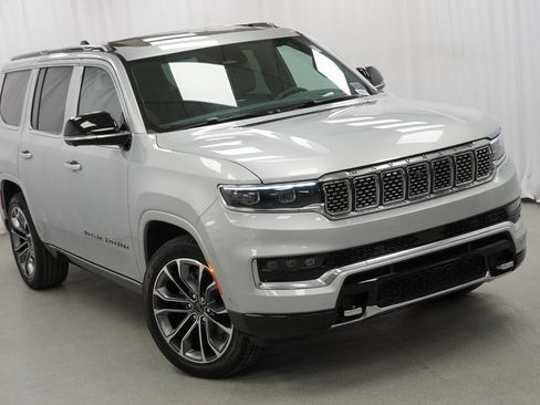 Certified 2024 Jeep Grand Wagoneer Series III w/ Rear Seat Video Group 1 image 9