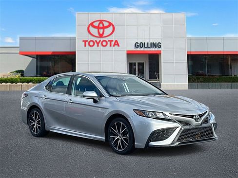 Used 2023 Toyota Camry SE image 7