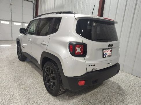 Used 2018 Jeep Renegade Altitude AWD/4WD image 8