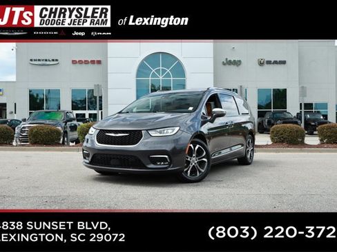 Used 2022 Chrysler Pacifica Pinnacle FWD image 1