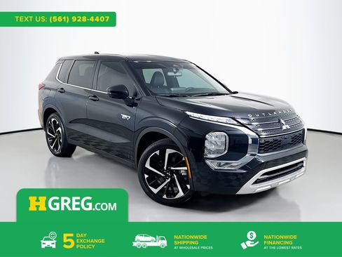 Used 2023 Mitsubishi Outlander SE image 1