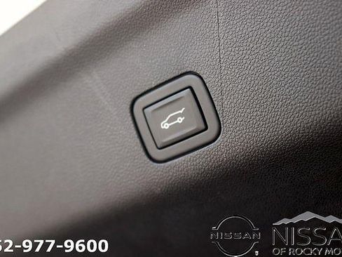 Used 2023 Chevrolet Suburban Premier RWD image 18