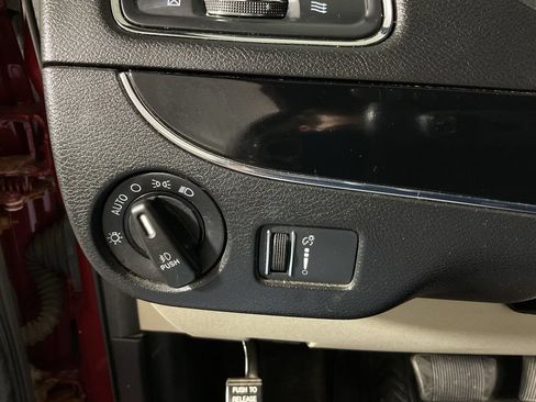Used 2014 Dodge Grand Caravan SXT FWD image 27