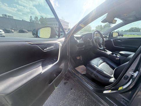 Used 2019 Toyota RAV4 XLE Premium w/ Advanced Technology Package FWD image 9