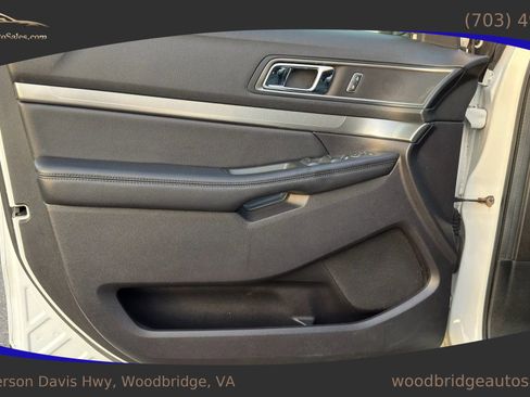 Used 2018 Ford Explorer XLT w/ Equipment Group 202A image 10